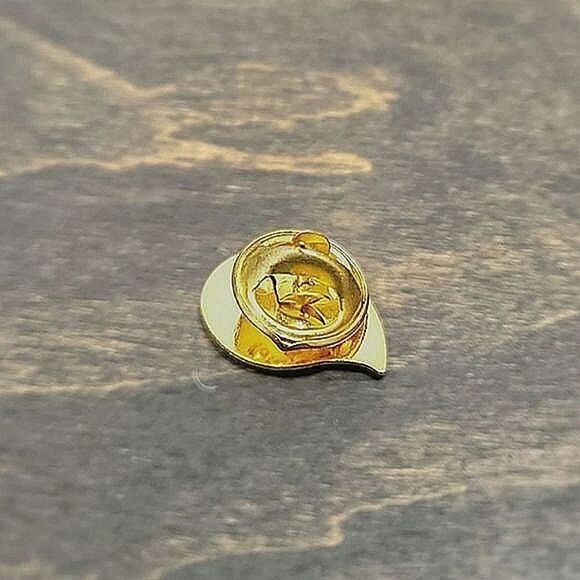 Vtg Canadian Red Cross 5th donation blood donor pin - Picture 5 of 9